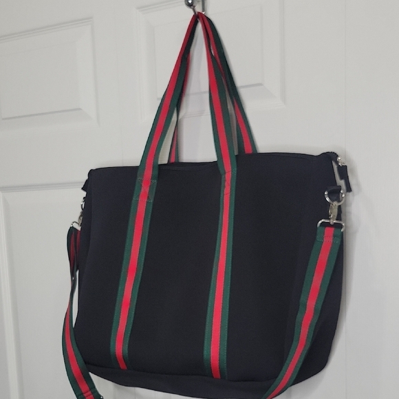 Black and Red Travel Bag with Sporty Design - Picture 3 of 10